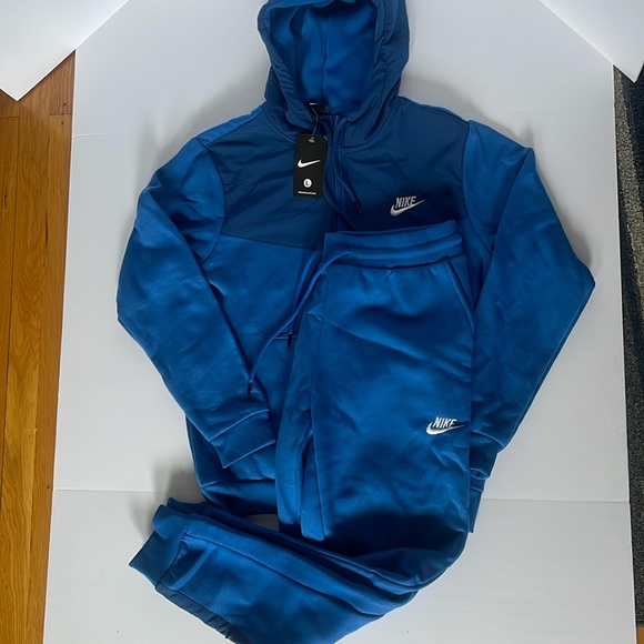 Men’s Nike Jumpsuits - Picture 3 of 4